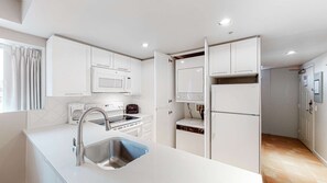 Køleskab, mikrobølgeovn, ovn, opvaskemaskine