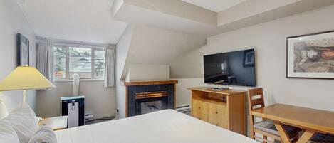 Tabla de planchar con plancha y acceso a internet