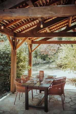 Outdoor dining - Bright and spacious villa - Maison 28 (Saint-Jean-de-Laur)