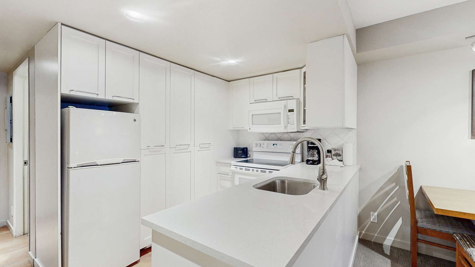 Frigorifero, microonde, forno, lavastoviglie