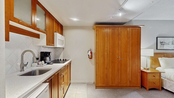 Fridge, microwave, coffee/tea maker, toaster