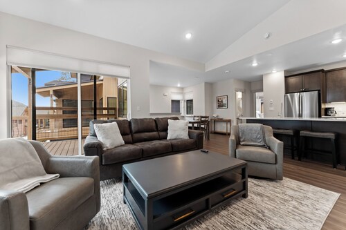 NEW Townhome Near Ski Village | Private Saltwater Hot Tub & Mountain Views