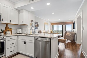 Fridge, microwave, oven, stovetop - Salty Breeze - 2nd floor Oceanview (Atlantic Beach)