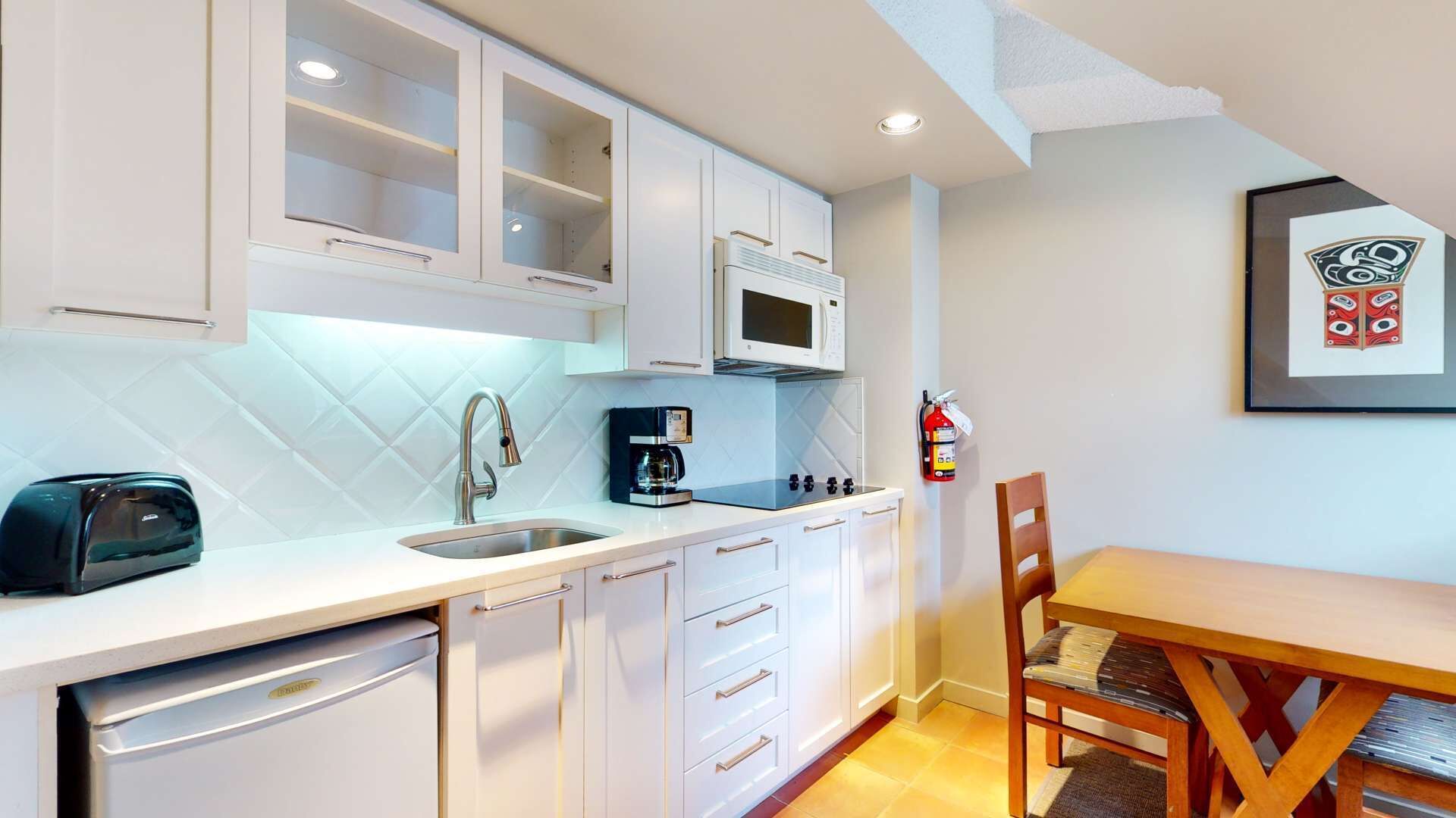 Fridge, microwave, coffee/tea maker, toaster