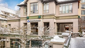 A multi-story hotel with a sign reading "Whistler Peak Lodge".