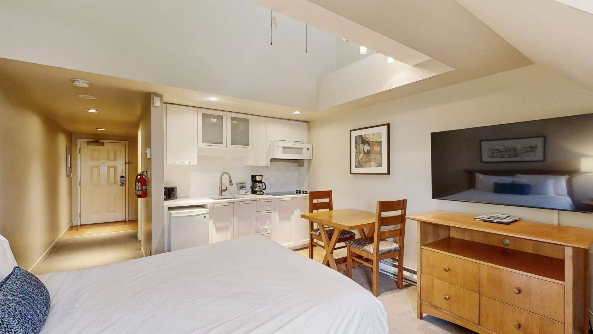 1 bedroom, iron/ironing board, internet