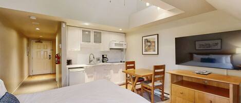 1 bedroom, iron/ironing board, internet
