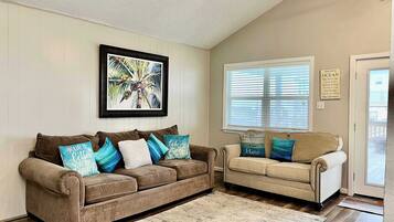 House, Multiple Beds, Patio (Bailey Beach House) | Living area