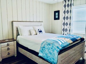 Nhà, nhiều giường, sân hiên (Bailey Beach House) | 2 phòng ngủ 