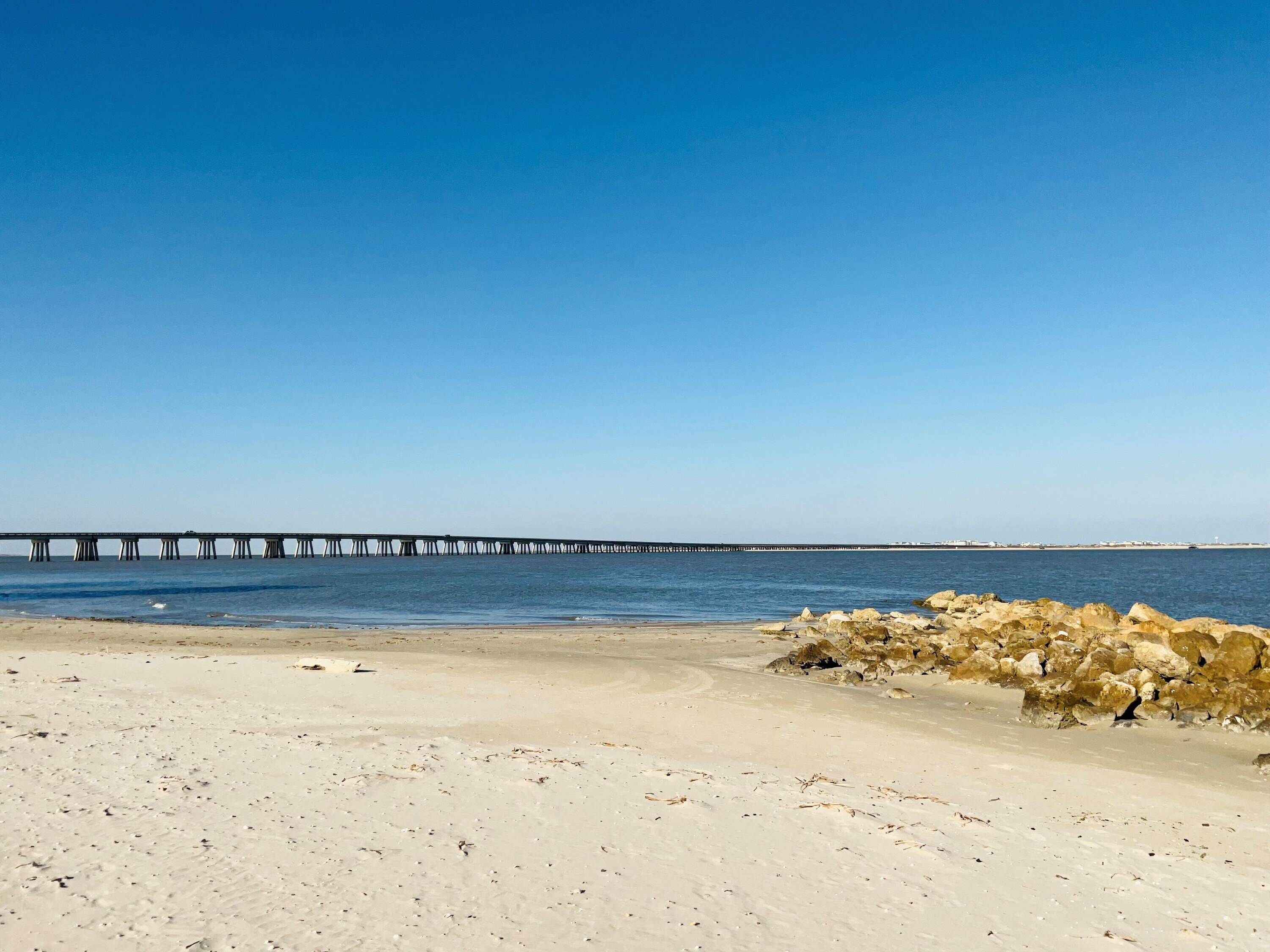 بالقرب من الشاطئ