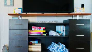 House, Multiple Beds, Patio (Bailey Beach House) | Interior