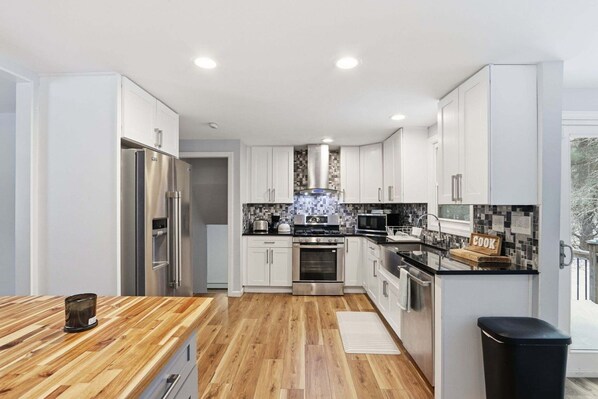 House, 3 Bedrooms | Private kitchen