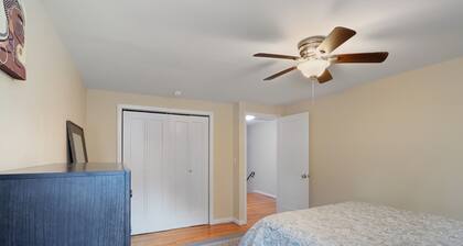 Comfortable Bloomfield 3br Retreat 3 Bedroom Home