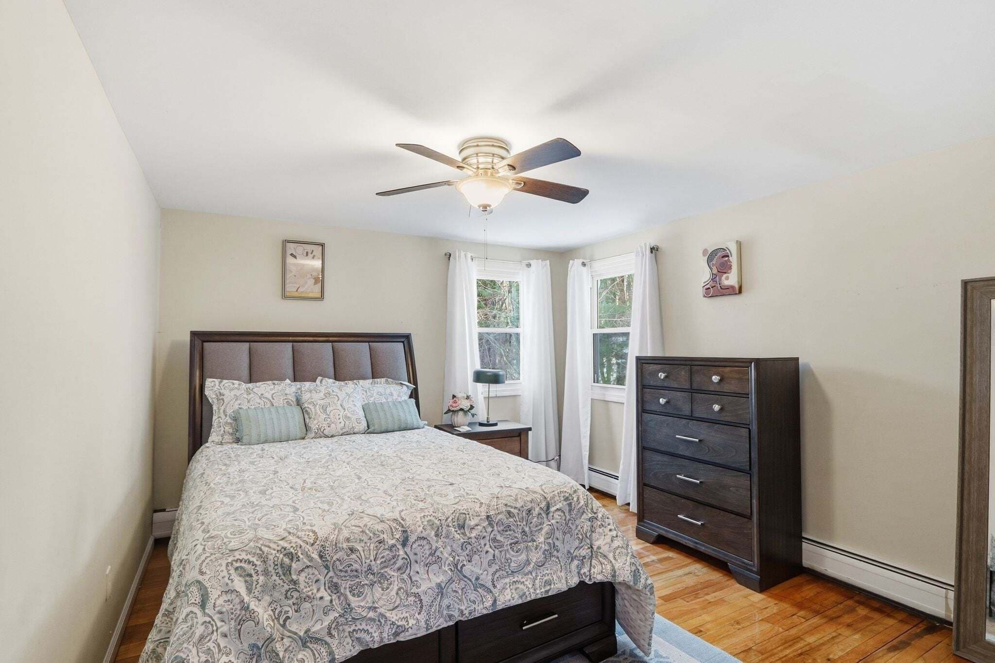 3 bedrooms, laptop workspace, iron/ironing board, free WiFi