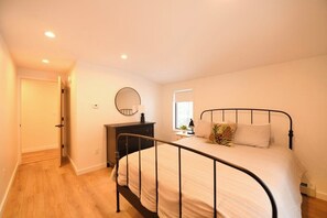3 habitaciones, escritorio, tabla de planchar con plancha y wifi gratis 