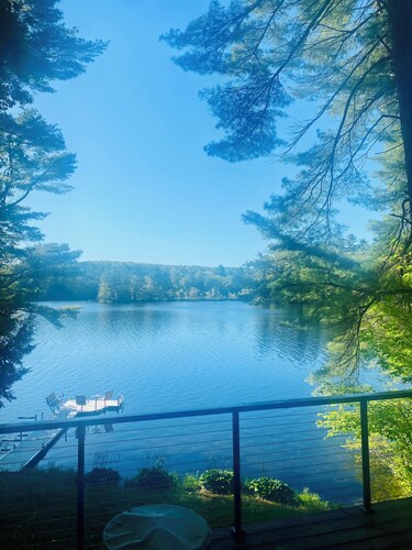 New for 2026 – Owl’s Nest | Modern Lakeside 3-Bedroom Retreat