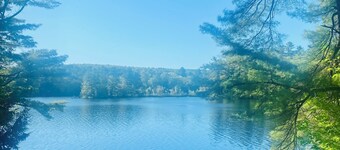 New for 2026 – Owl’s Nest | Modern Lakeside 3-Bedroom Retreat