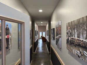 Interior - Waterfront Duck & Fishing Lodge - Large Groups - 3 TRAILER PARKING Private Dock (Hornbeak)