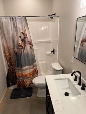 Dusche, Handtücher, Seife, Toilettenpapier