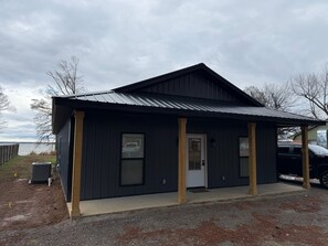 Exterior - Waterfront Duck & Fishing Lodge - Large Groups - 3 TRAILER PARKING Private Dock (Hornbeak)