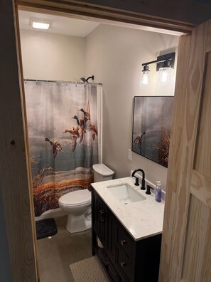Dusche, Handtücher, Seife, Toilettenpapier