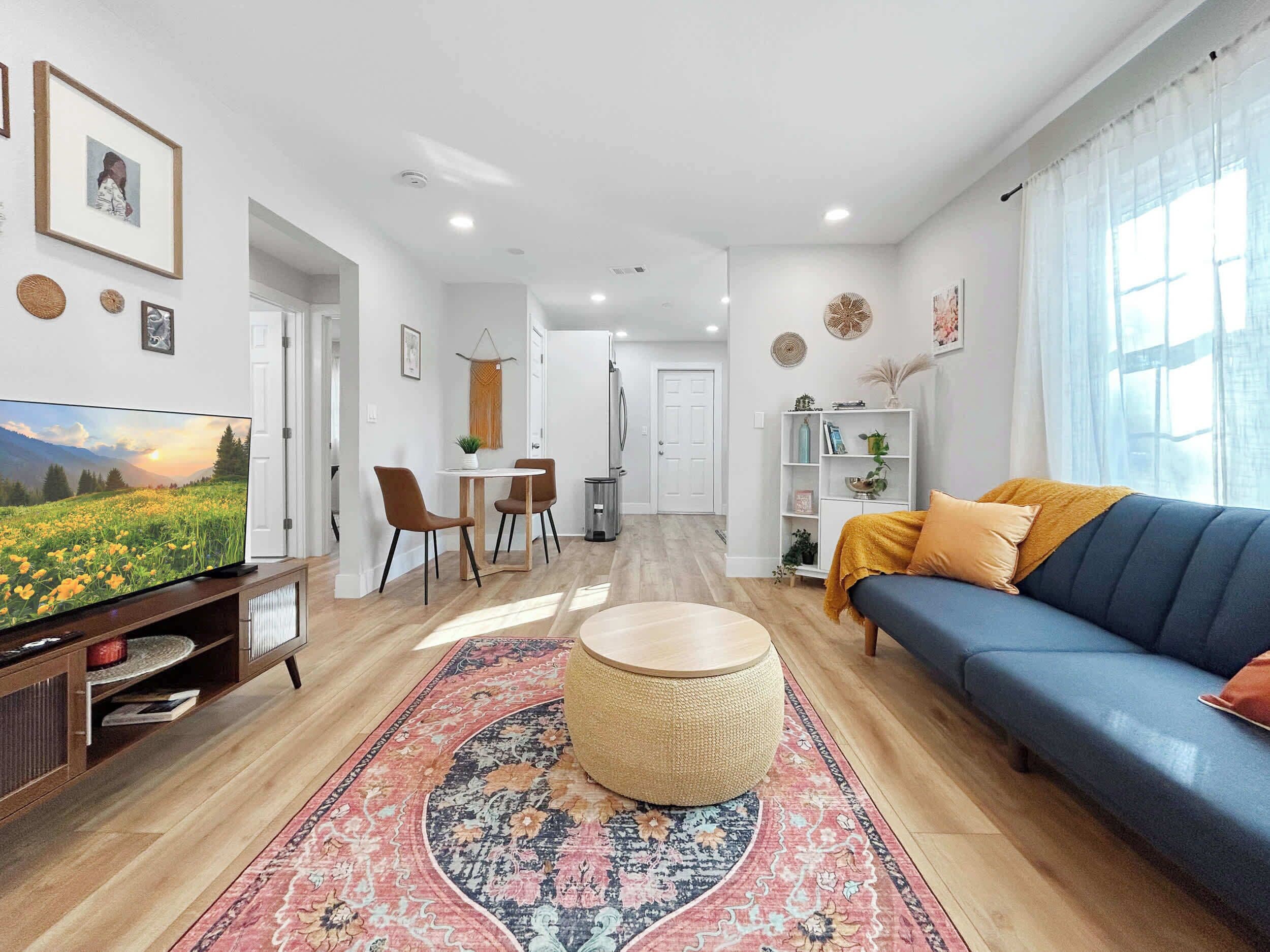 Hus - flere senge - køkken - udsigt til have (Casa De Campo) | Opholdsområde