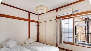 2 室のベッドルーム、アイロン / アイロン台、WiFi (無料)、ベッドシーツ