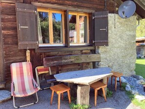 Outdoor dining - Chalet Le Grandzon **** (bis 8 Personen) by Interhome (Champex)