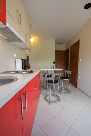 Fridge, microwave, cookware/dishes/utensils - Wohnung mit Balkon by Interhome (Crikvenica/Jadranovo)