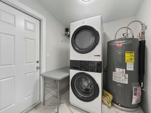 Nhà, nhiều giường, bếp, quang cảnh vườn (Casa De Campo Unit B) | Giặt ủi