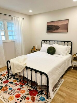 Nhà, nhiều giường, bếp, quang cảnh vườn (Casa De Campo Unit B) | 2 phòng ngủ, trang trí khác biệt 
