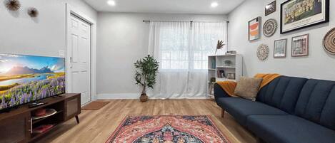 Casa, varias camas, cocina, vistas al jardín (Casa De Campo Unit B) | Zona de estar