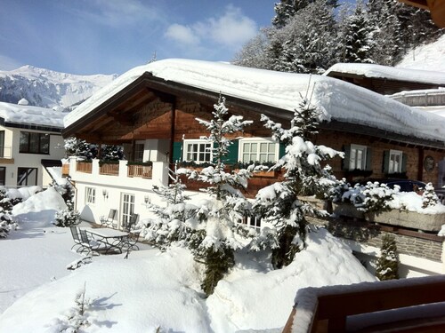 Idyllische Ferienwohnung in sonniger Hanglage by Interhome
