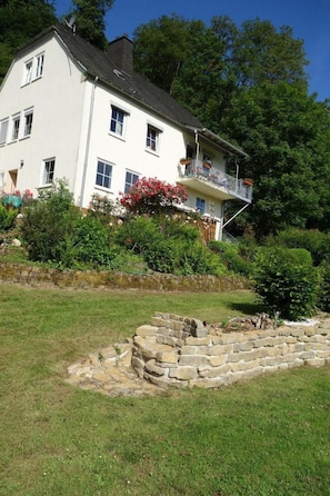 Exterior - Tolle Wohnung in Klüsserath mit Großem Garten by Interhome (Klüsserath)