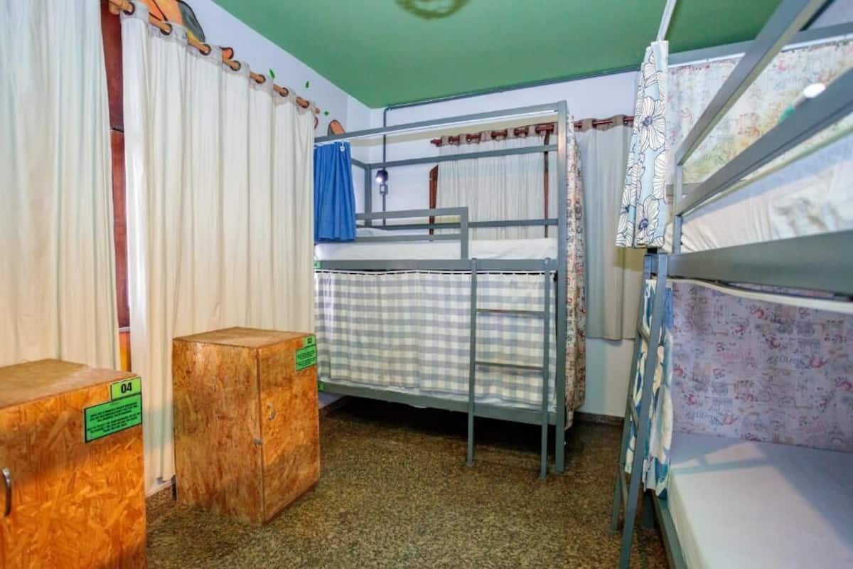 Gemeinsamer Schlafsaal, Nur Frauen