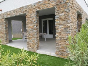Terrace/patio - Wohnung (T3) **** Ghisonaccia Corse mit Pool by Interhome (Ghisonaccia)