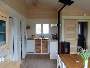Fridge, oven, cookware/dishes/utensils