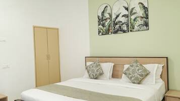 Luxury Triple Room, Balcony, City View | In-room safe, soundproofing, iron/ironing board, free WiFi