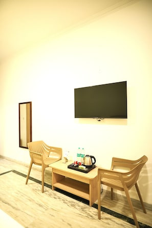 Standard Triple Room | In-room safe, soundproofing, iron/ironing board, free WiFi - Shri Thakur Ji Niketan Near ISKCON (Vrindavan)