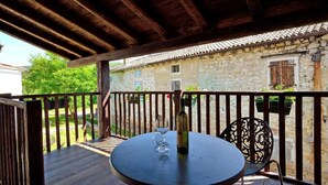 Outdoor dining - Istrien Traditionelles Steinhaus 3 by Interhome (Buzet)