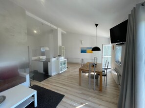 Dining - in Rozwarowo mit Schöner Terrasse by Interhome (Kamien Pomorski)