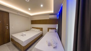 Superior Studio, Pool View | Free WiFi - OLYMPIADA GIRNI Suites (Korinos)