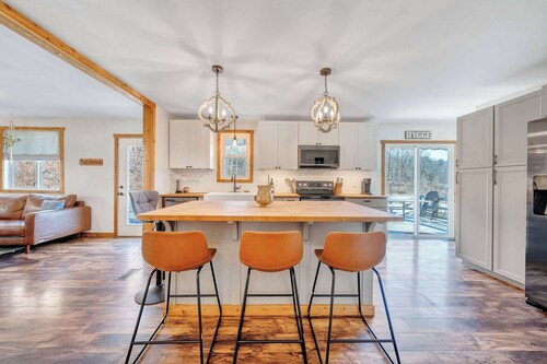 3BR Retreat: Peaceful, Mountain View, Pet Friendly