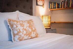 Desk, WiFi, bed sheets