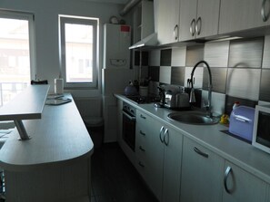 Fridge, microwave, oven, dishwasher - Wohnung "Militari Residence M1" by Interhome (Berceni)