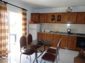Refrigerador, microondas, horno y lavavajillas 