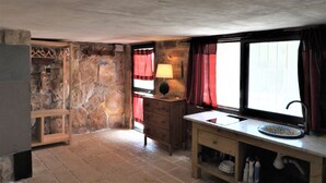 Unclassified image, 2 of 45, button - Giniusa' Studio mit Whirlpool-Badewanne by Interhome (Calabernardo)