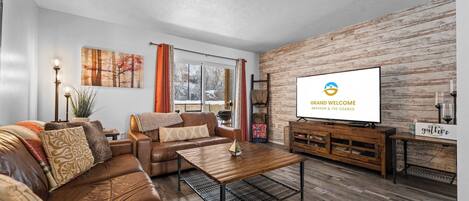 Apartment, Mehrere Betten, Terrasse, Gartenblick (Ashley's Charming Chalet) | Wohnbereich
