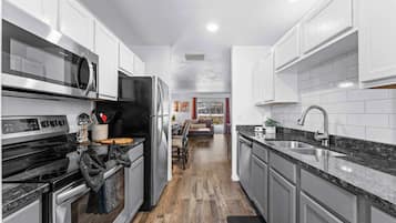 Condo, Berbilang Katil, Patio, Garden View (Ashley's Charming Chalet) | Dapur peribadi