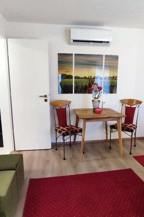 Dining - Tinyhouse am Neusiedlersee by Interhome (Fertõrákos)